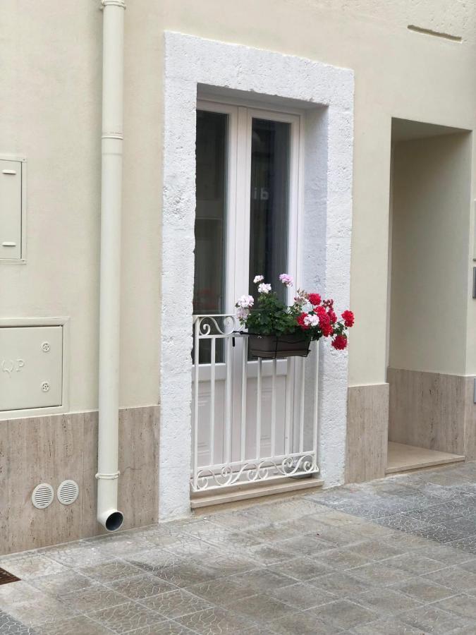 Dimora Via Vitti - Puglia Mia Apartments モノーポリ エクステリア 写真